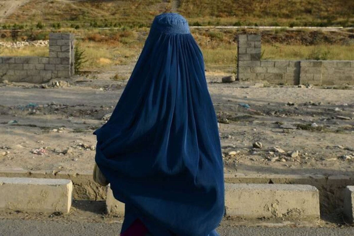 Brutalisé par la police religieuse pour avoir parlé à une caissière