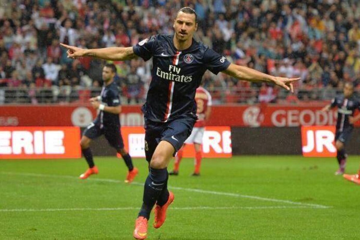 Deux buts, un penalty manqué et un gros raté: débuts de "folie" pour Zlatan