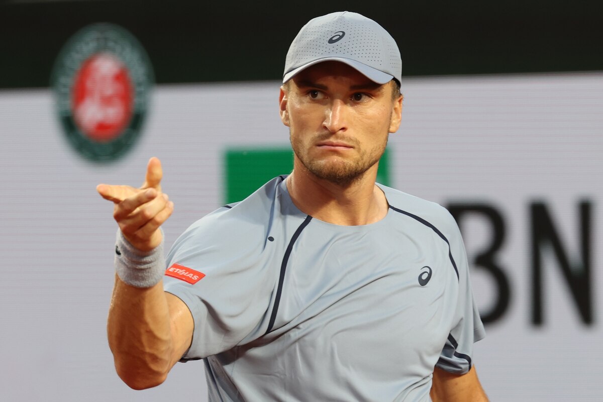 Belgian Raphael Collignon celebrates during a tennis match against US Shelton, in the second round of the men's singles at the Roland Garros French Open tennis tournament, in Paris, France, Thursday 28 May 2026. This year's tournament takes place from 18 May to 07 June. BELGA PHOTO VIRGINIE LEFOUR