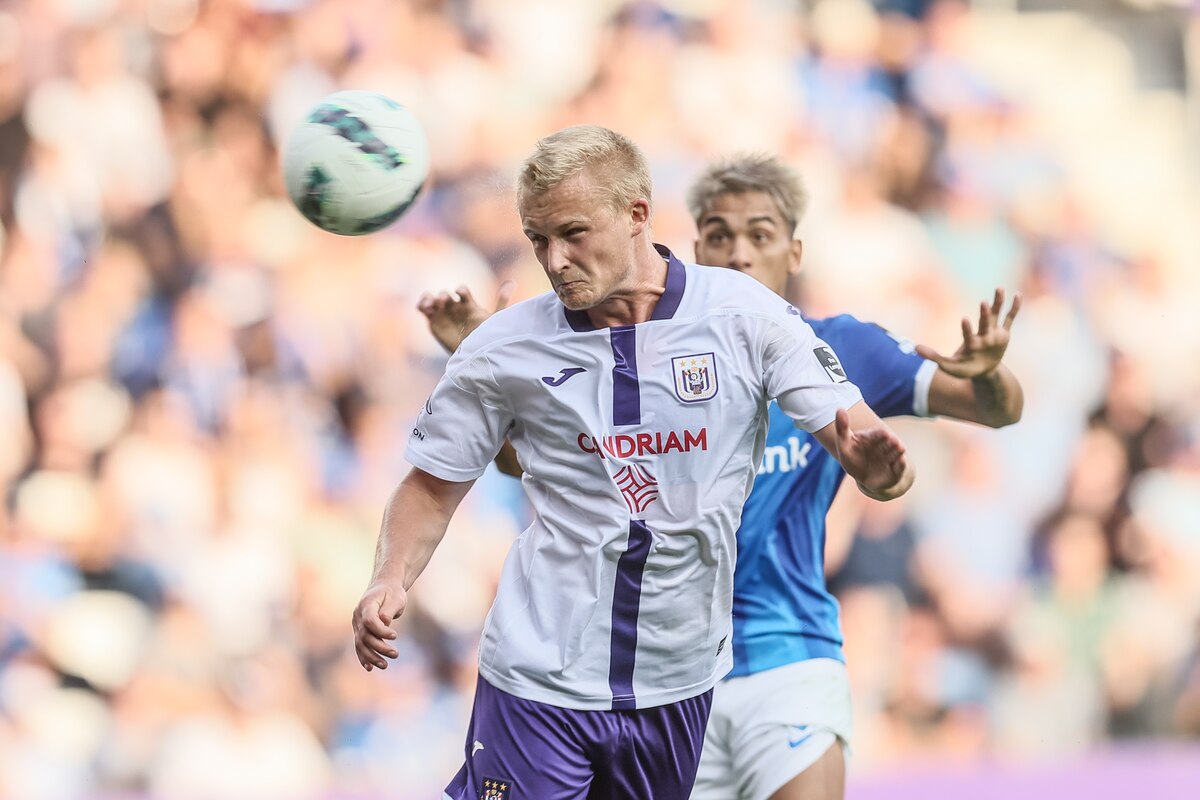 Anderlecht's Kasper Dolberg Rasmussen pictured in action during a soccer match between KRC Genk and RSCA Anderlecht, Sunday 03 September 2023 in Genk, on day 06 of the 2023-2024 season of the 'Jupiler Pro League' first division of the Belgian championship. BELGA PHOTO BRUNO FAHY