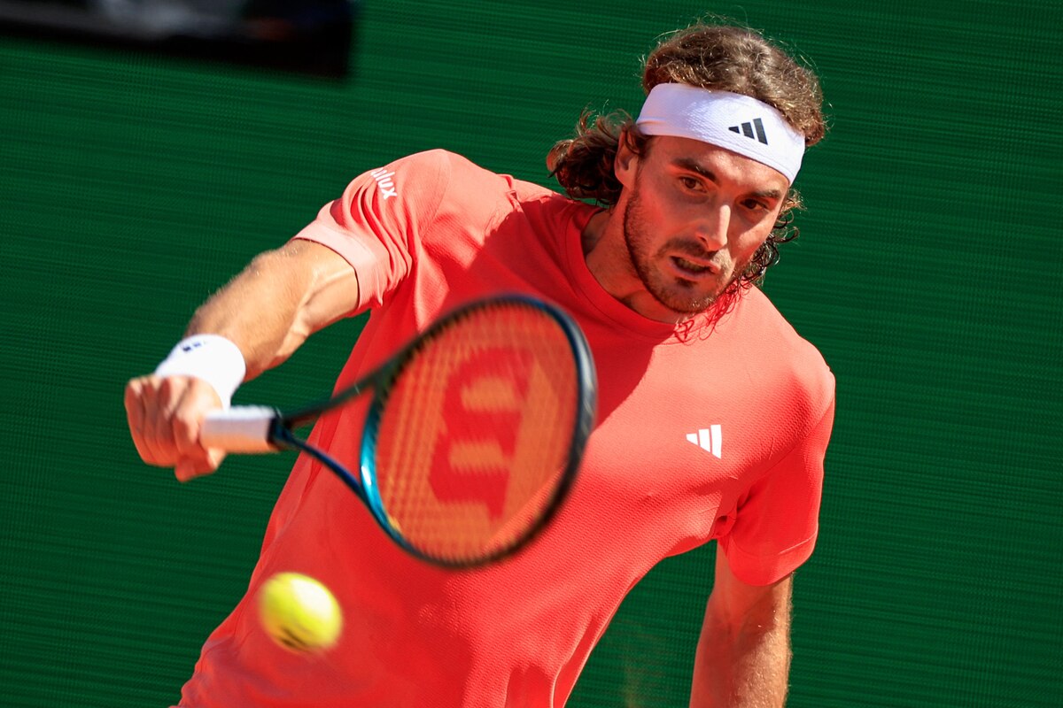 Greece's Stefanos Tsitsipas plays a backhand return to Italy's Jannik Sinner during their Monte Carlo ATP Masters Series Tournament semi final tennis match on the Rainier III court at the Monte Carlo Country Club on April 13, 2024. (Photo by Valery HACHE / AFP)