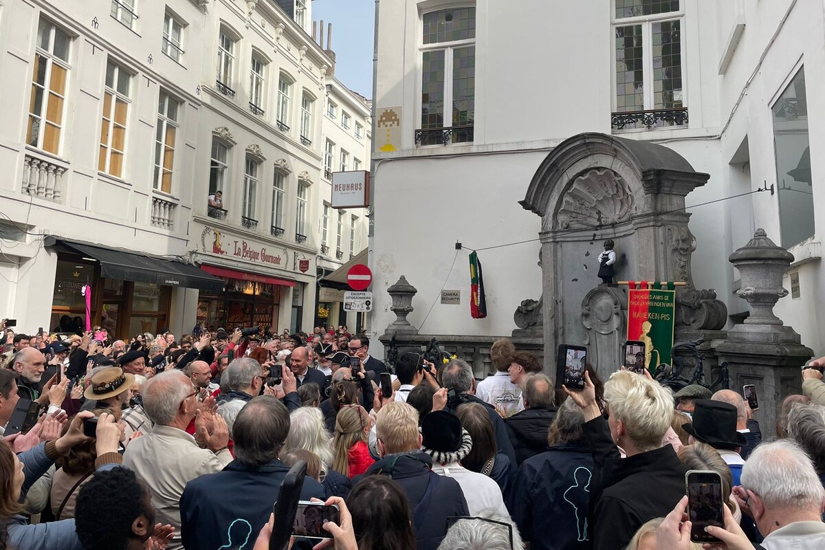 For the 30 years of the Poechenellekelder tavern near Manneken Pis- The statue in the city center of Brussels wears a brewery waiter's costume, on Saturday 07 March 2026.
BELGA PHOTO CHRISTIAN NEYT
