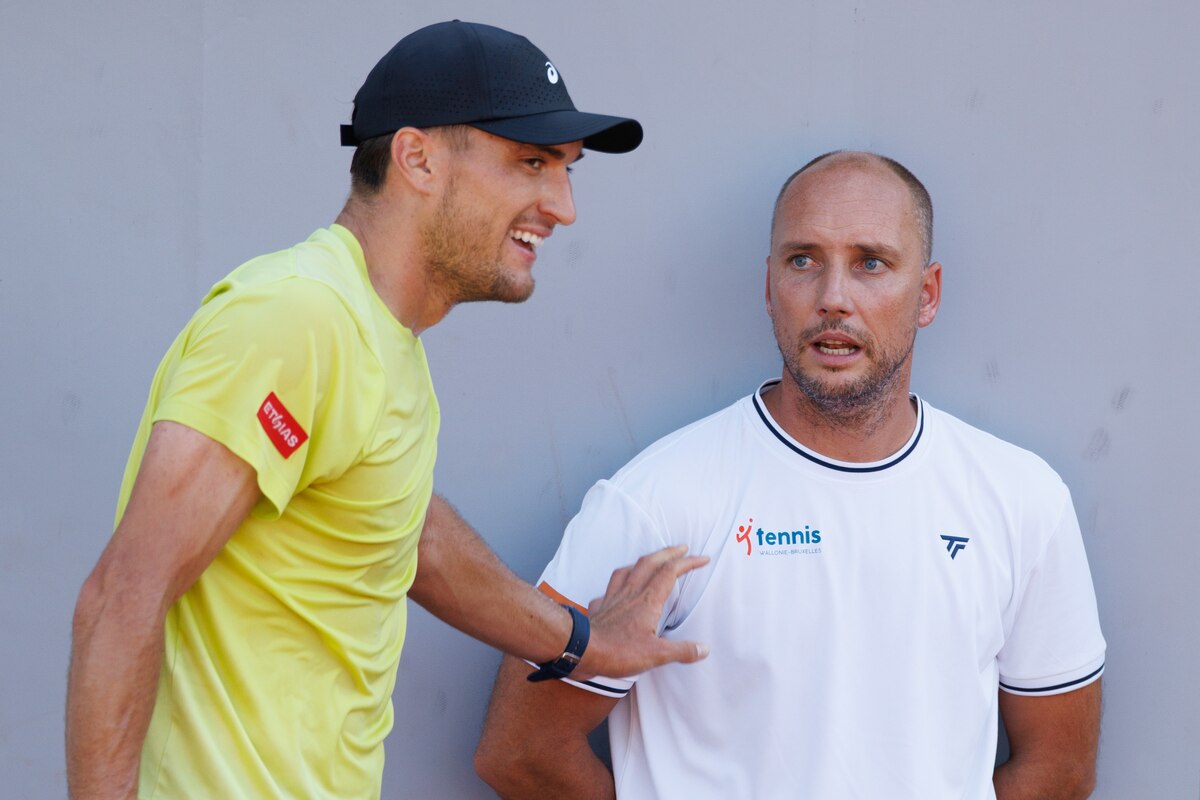 Belgian Raphael Collignon and his coach Steve Darcis pictured in action during the afternoon training session at the Roland Garros French Open tennis tournament, in Paris, France, Friday 22 May 2026. This year's tournament takes place from 24 May to 07 June. BELGA PHOTO BENOIT DOPPAGNE