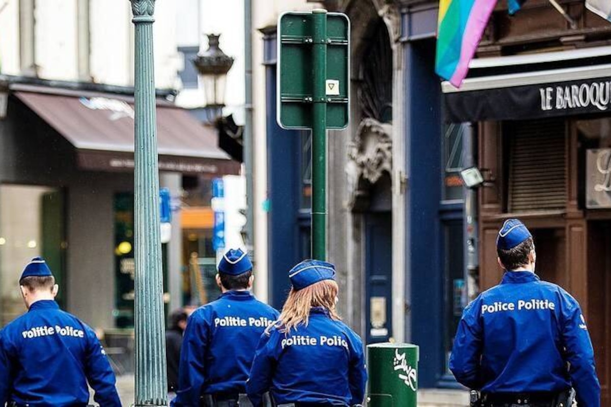 20130514 - BRUSSELS, BELGIUM: Illustration picture shows police walking in the LGBT (Lesbian Gay Bisexual Transgender) district at the Kolenmart / Marche aux charbons in Brussels on Tuesday 14 May 2013. BELGA PHOTO SISKA GREMMELPREZ
