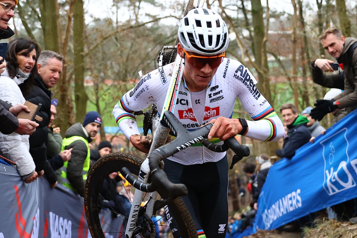 Dutch Mathieu Van Der Poel pictured in action during the men's elite race at the 'Herentals Crosst' cyclocross cycling event on Saturday 16 December 2023 in Herentals, stage 3/8 in the X2O Badkamers 'Trofee Veldrijden' competition.
BELGA PHOTO DAVID PINTENS