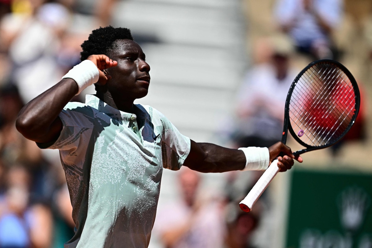 France's Moise Kouame reacts to a point against Croatia's Marin Cilic during their men's singles match on day 3 of the French Open tennis tournament on Court Simonne-Mathieu at the Roland-Garros Complex in Paris on May 26, 2026. (Photo by JULIEN DE ROSA / AFP)
