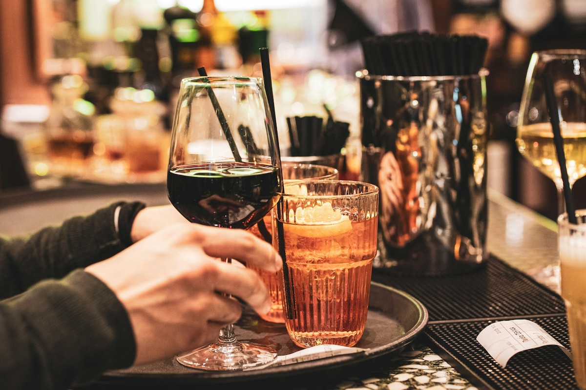 Une boisson qui se sirote en solo pour l'apéro ou en cocktail on the rocks.