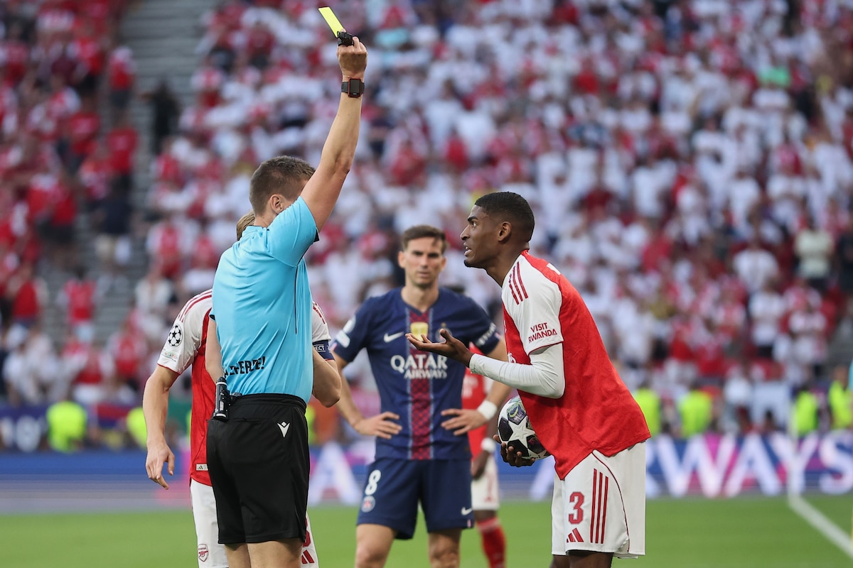 Referee Daniel Siebert shows the yellow card to Arsenal's Cristhian Mosquera during the Champions League final soccer match between Paris Saint-Germain and Arsenal in Budapest, Hungary, Saturday, May 30, 2026. AP Photo/Armin Durgut)