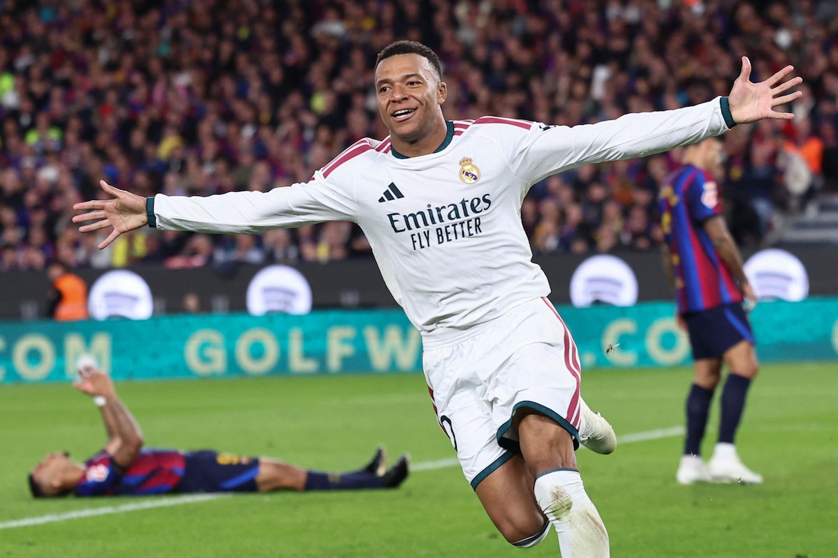 TOPSHOT - Real Madrid's French forward #10 Kylian Mbappe celebrates scoring his team's second goal during the Spanish league football match between FC Barcelona and Real Madrid CF at Camp Nou Stadium in Barcelona on October 25, 2026. (Photo by Josep LAGO / AFP)