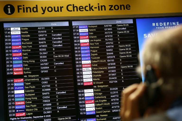 <p>Des vols annulés affichés sur le tableau du terminal 3 de l'aéroport de Londres à Heathrow, au Royaume-Uni, le 8 septembre 2026</p>