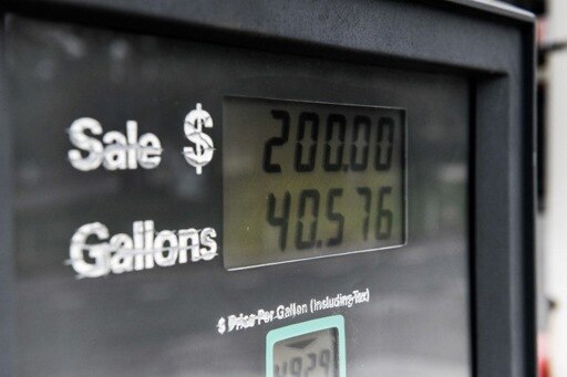 Guerre au Moyen-Orient - Aux États-Unis, l'essence franchit à nouveau la barre des 4 dollars le gallon