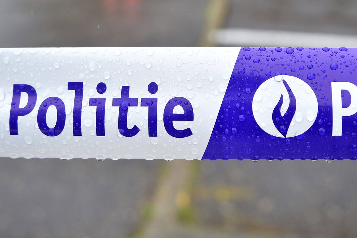 Il sonne chez sa voisine avec des asperges, la poignarde et se suicide !