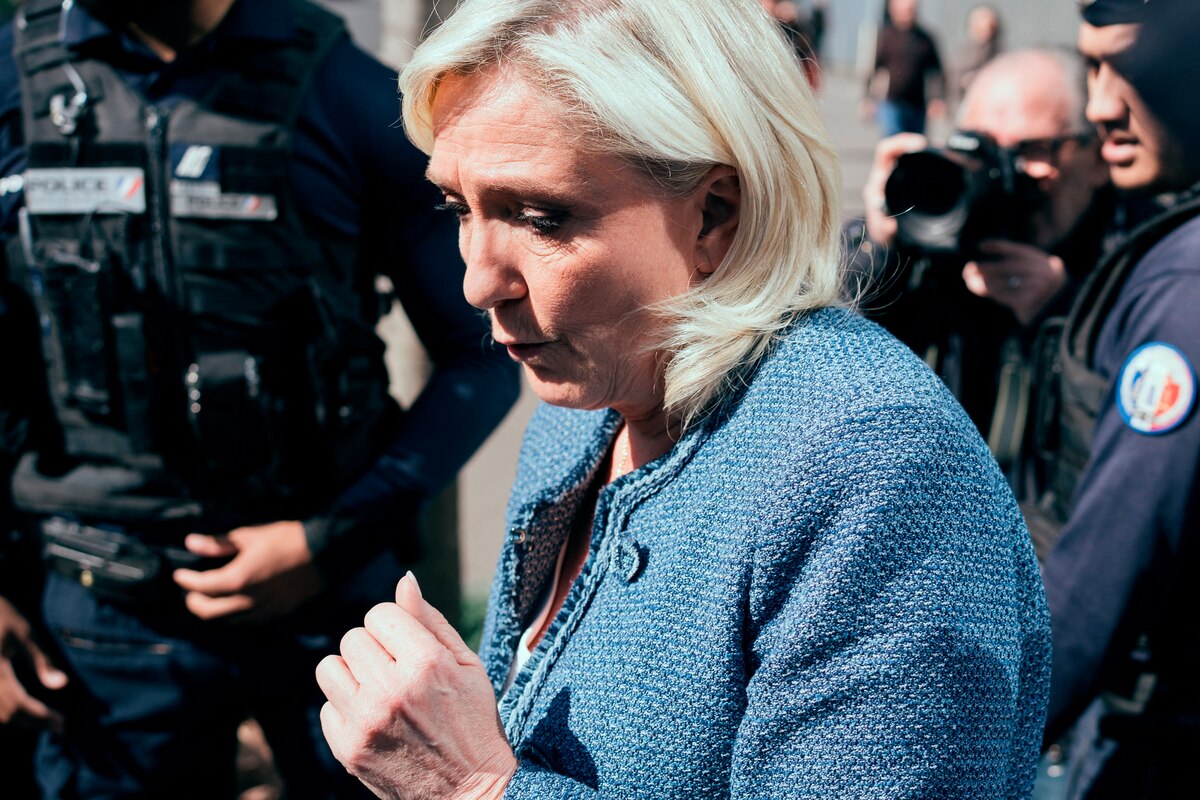 Mandatory Credit: Photo by Jumeau Alexis/ABACA/Shutterstock (15231202h)
President of the parliamentary group of the French far-right Rassemblement National (RN) party, Marine Le Pen (R), walks as she exit a courtroom while leaving the Tribunal de Paris courthouse during the reading of sentencing in their trial verdict on suspicion of embezzlement of European public funds, in Paris, France on March 31, 2025. A French court on March 31, 2025 convicted far-right leader Marine Le Pen on charges of embezzlement of public funds over a fake jobs scam at the EU parliament, and has banned her from running for office after conviction.
Le Pen RN Party leaves her Trial Verdict for EU Fund Embezzlement - Paris AJ, France - 31 Mar 2025 ! only BELGIUM !