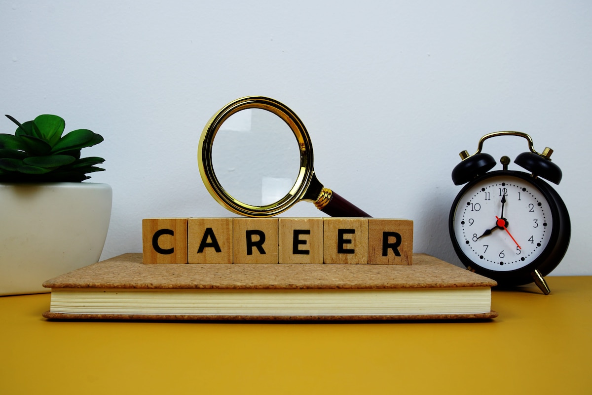 Cette règle, ou ce réflexe, s'est également fait connaître grâce à un article paru dans la Harvard Business Review, qui décrivait ce moment de carrière quinquennal comme un moment de réflexion important pour votre parcours professionnel.