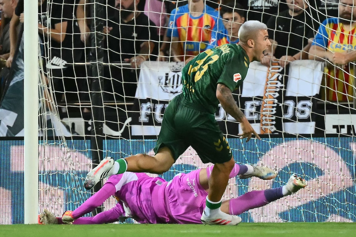 Real Betis' Spanish defender #33 Pablo Garcia celebrates scoring his team's first goal during the Spanish league football match between Valencia CF and Real Betis at Mestalla Stadium in Valencia on August 25, 2026. (Photo by JOSE JORDAN / AFP)
