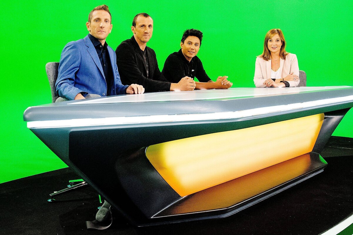 Charleroi - Dreamwall: Nouveau studio de la RTBF a Charleroi (keywall) pour la presentation de la saison de l'europa League