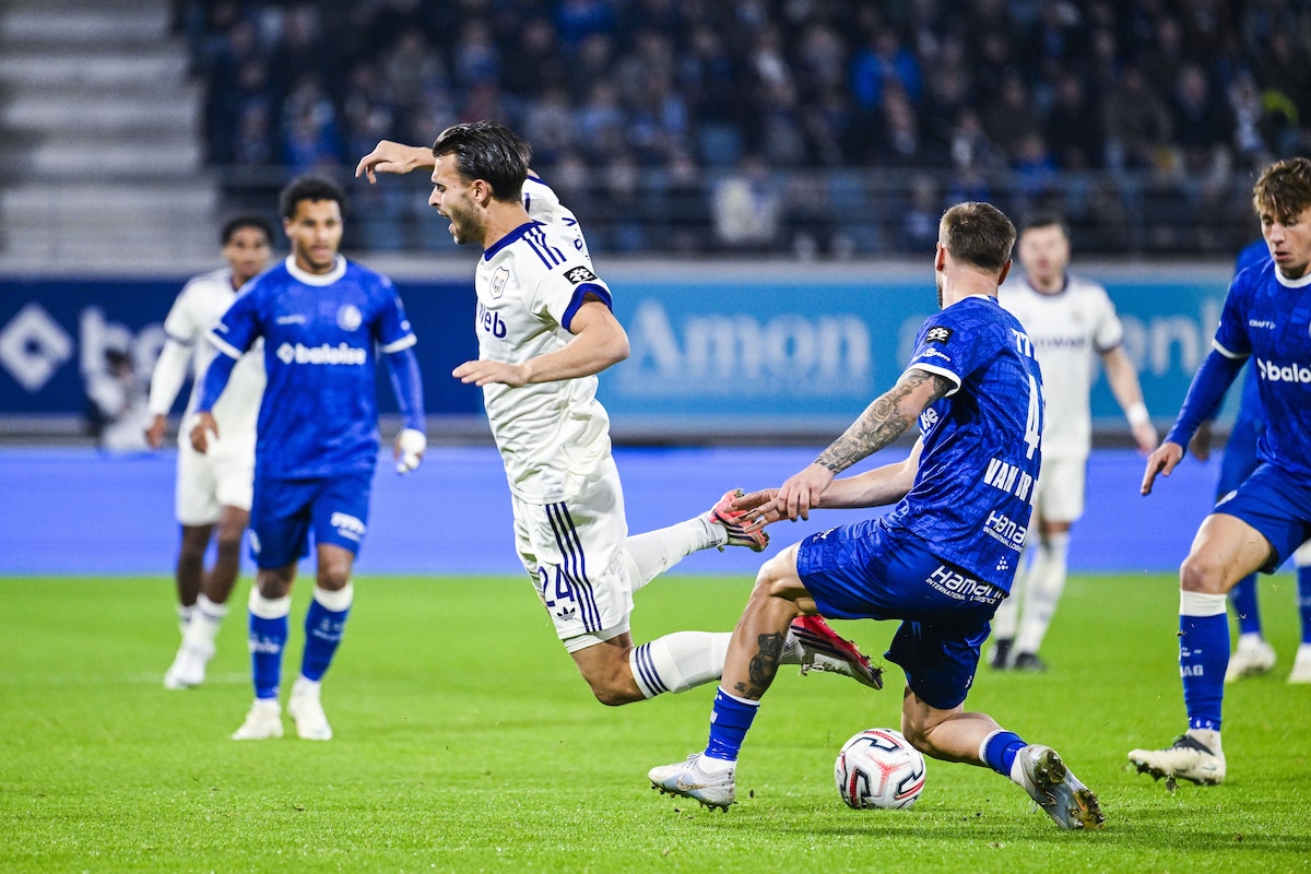 Enric Llansana, of RSC Anderlecht and Siebe Van der Heyden of KAA Gent pictured in action during a soccer match between KAA Gent and RSC Anderlecht, Sunday 25 October 2026 in Gent, on day 9 of the 2026-2027 'Jupiler Pro League' first division of the Belgian championship. BELGA PHOTO TOM GOYVAERTS