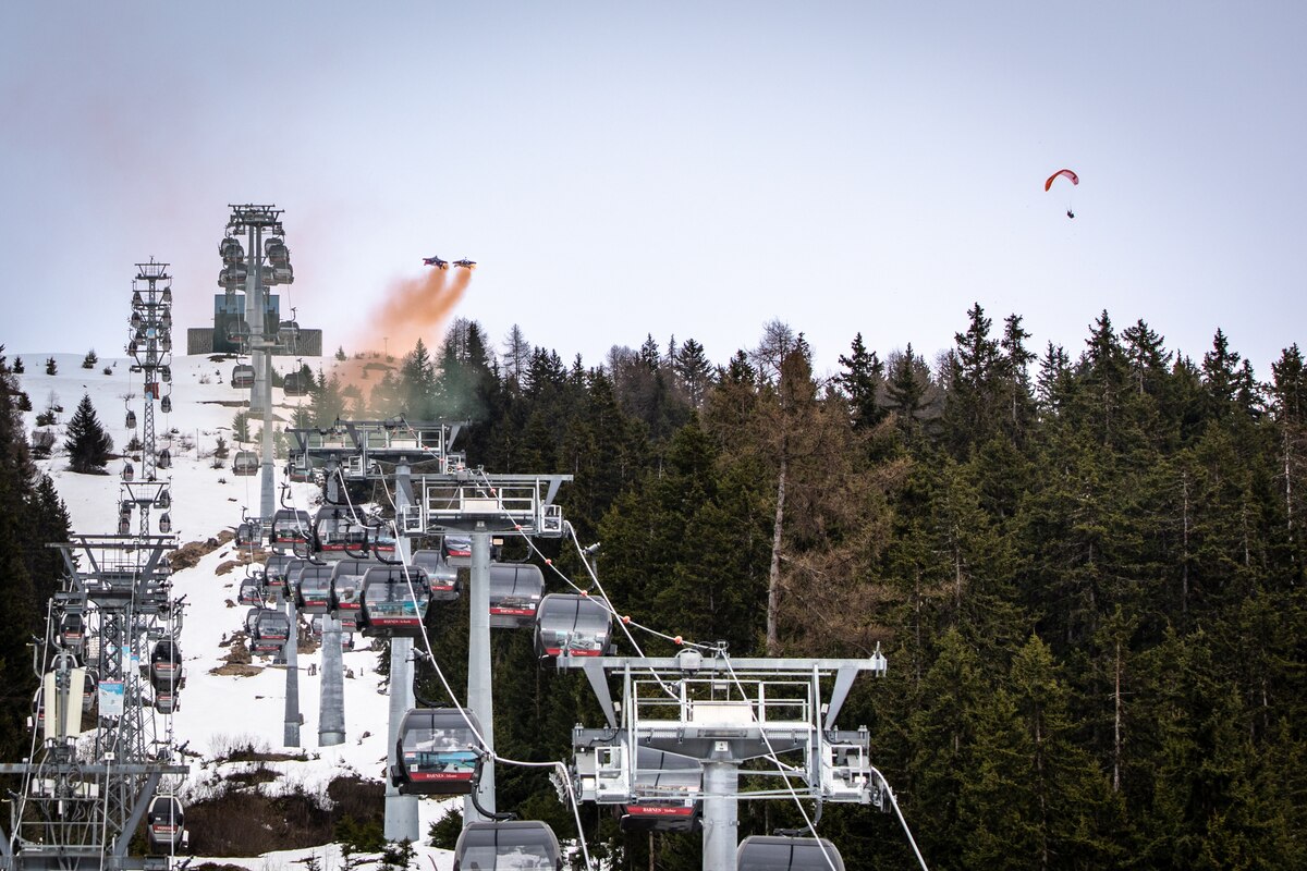 Quand Les Alpes Deviennent Rouges Verbier Air Show 2026 : quand les Alpes deviennent une scène suspendue ...
