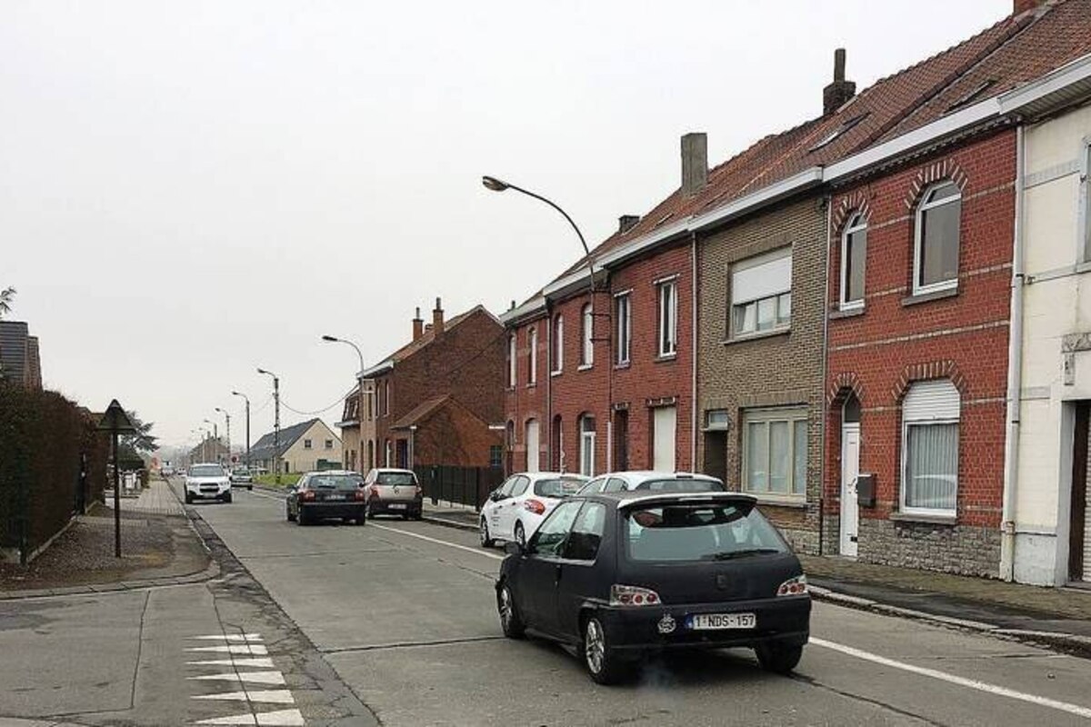 Roues sur le trottoir à Herseaux: ce sera 110€