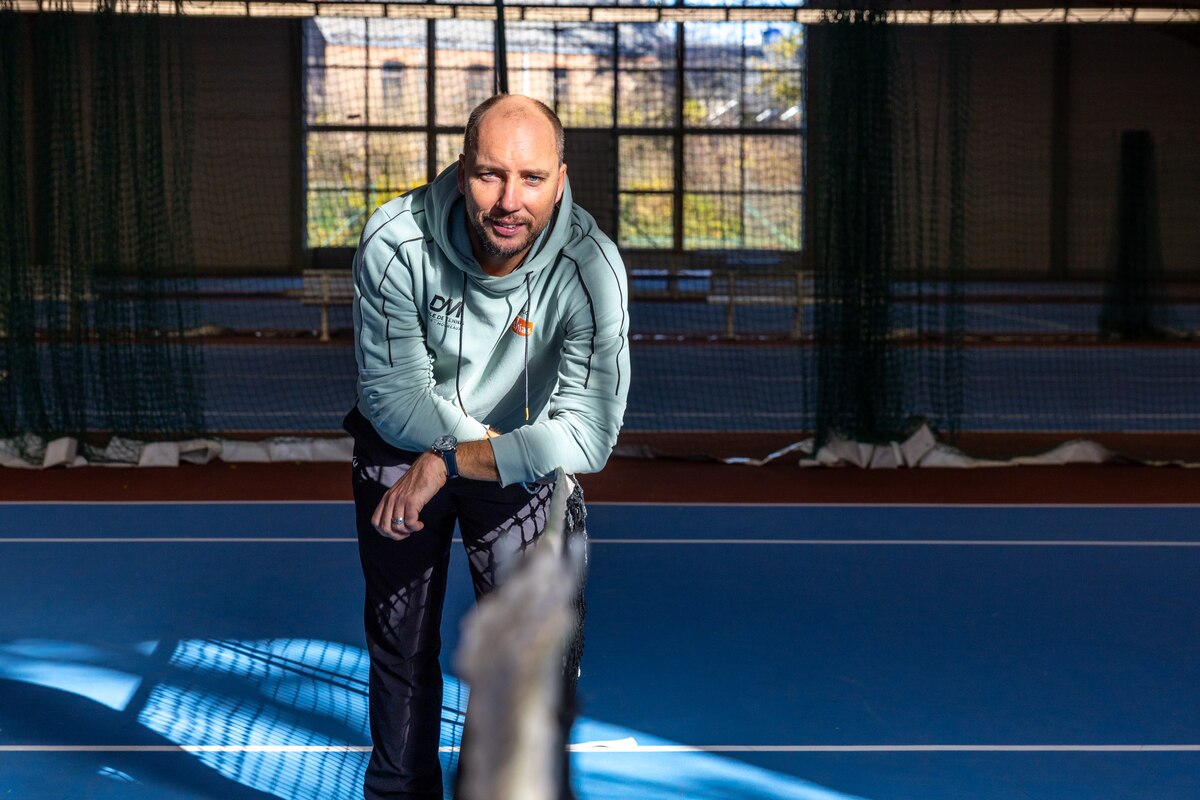 Steve Darcis, ancien joueur de tennis et actuel entraîneur de l’équipe belge, présent à la Coupe Davis à Bologne