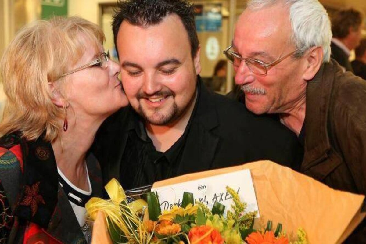Axel Hirsoux accueilli par des fans lors de son retour en Belgique