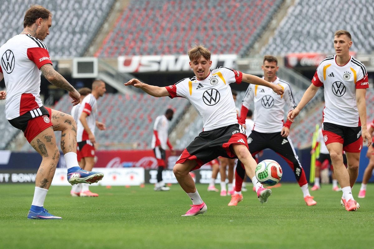 CHICAGO, ILLINOIS - JUNE 05: Lennart Karl of Germany plays the ball during a Team Germany Training session at Soldier Field on June 05, 2026 in Chicago, Illinois. Germany will face the United States in an international friendly match on June 6, 2026. Alexander Hassenstein/Getty Images/AFP (Photo by ALEXANDER HASSENSTEIN / GETTY IMAGES NORTH AMERICA / Getty Images via AFP)