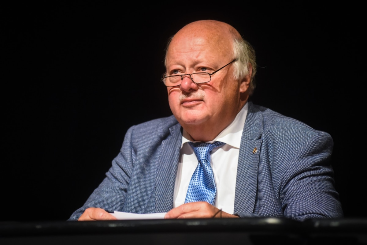Le président de l’ACFF David Delferière risque d’avoir des cheveux blancs dans les prochaines semaines.