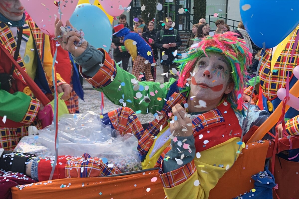 Les amateurs ont fait le plein de bonne humeur et de couleurs, dimanche après-midi à Villers pour le premier cortège carnavalesque de la saison.