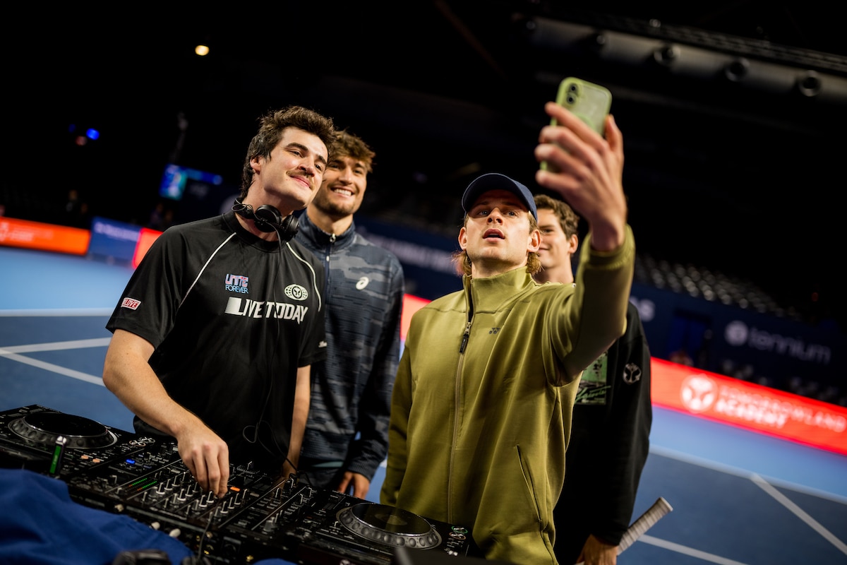 Après une séance de mixage avec Henri PFR, Raphaël Collignon, Zizou Bergs et Alexander Blockx ont évoqué la retraite de David Goffin.