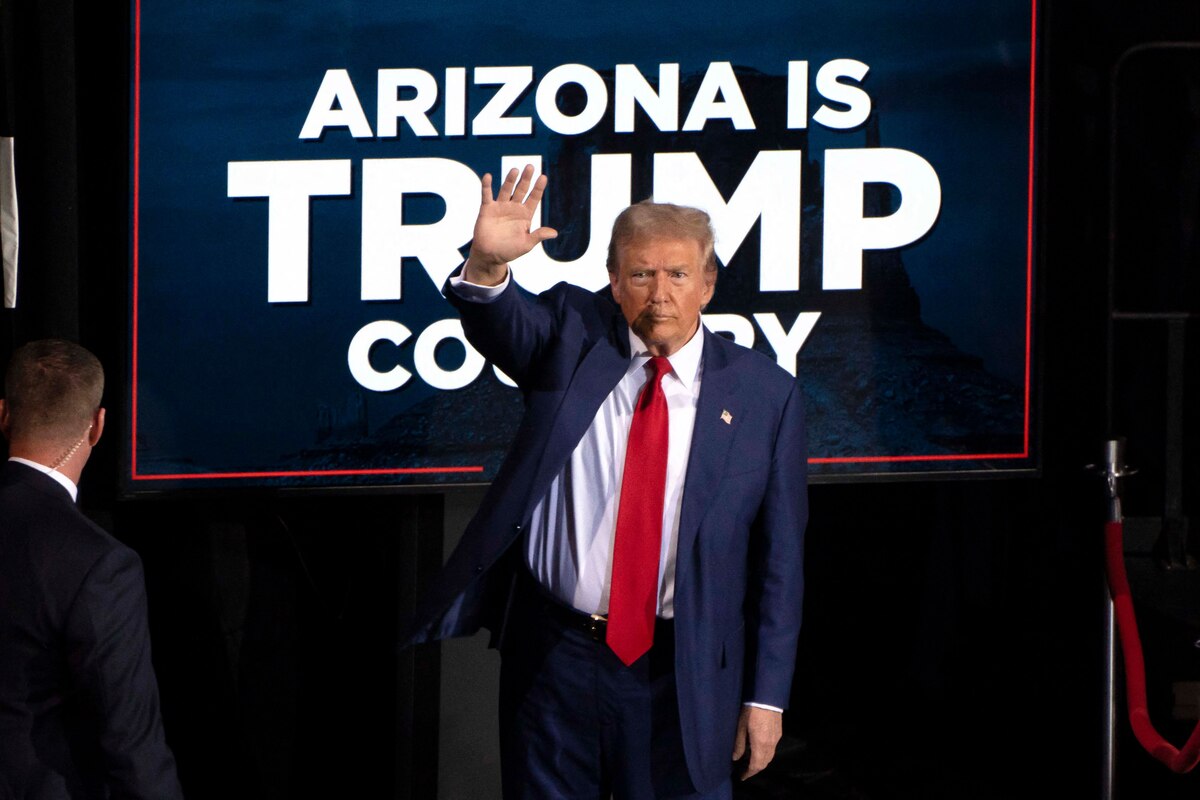 (FILES) Former US President and Republican presidential candidate Donald Trump waves as he leaves after speaking during a campaign event at the Tucson Music Hall in Tucson, Arizona, September 12, 2024. Donald Trump won the state of Arizona in this week's US presidential election, US TV networks projected on November 9, 2024, completing the Republican's sweep of all seven swing states. (Photo by Rebecca NOBLE / AFP)