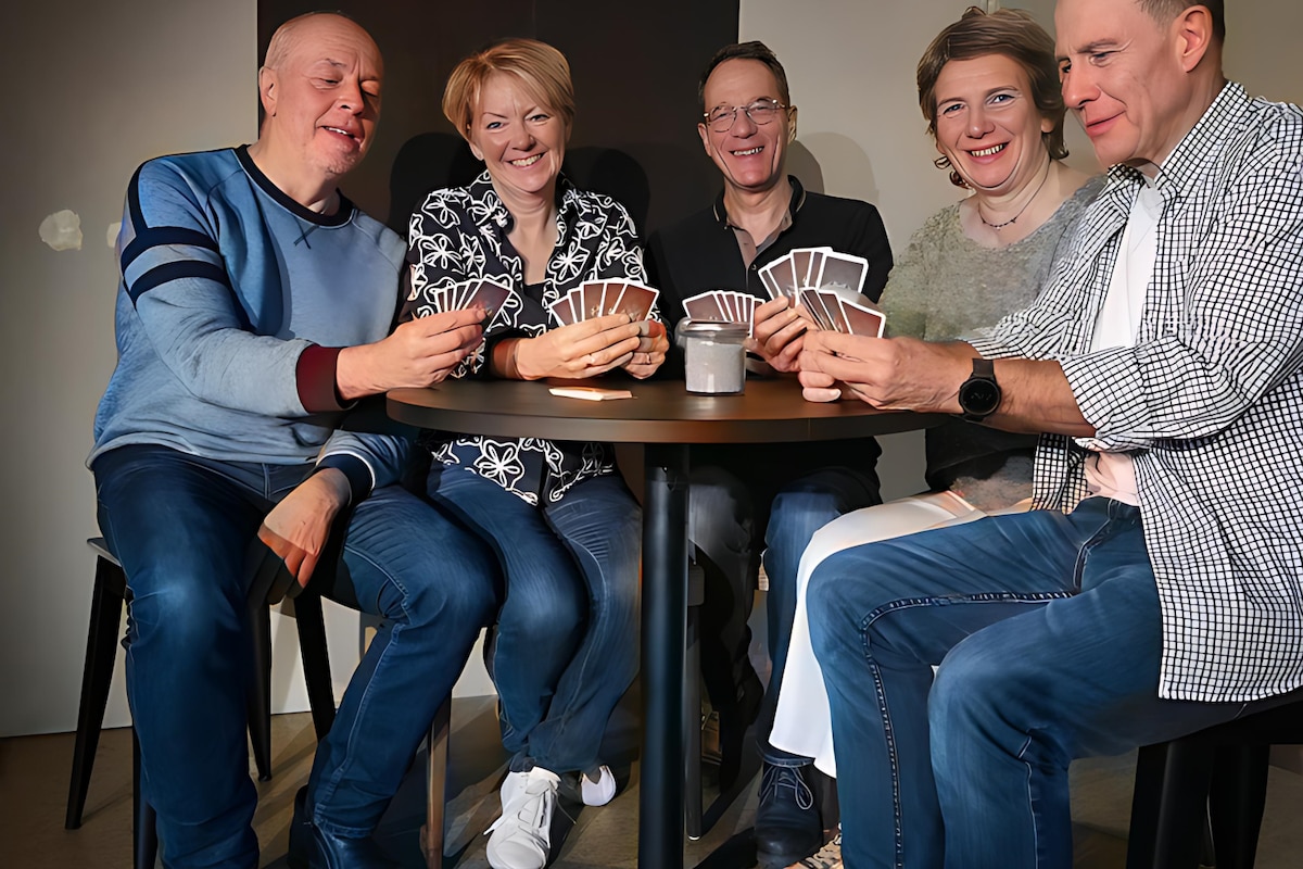 Pour incarner ces personnages, la distribution réunit sur scène Laurence Libois, Thierry Descamps, Joëlle Wright, Vincent Bouchat et Jean-Claude Berguet.