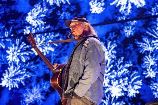 Invasion de l'Ukraine - Neil Young lance sa tournée européenne avec un concert gratuit en Ukraine