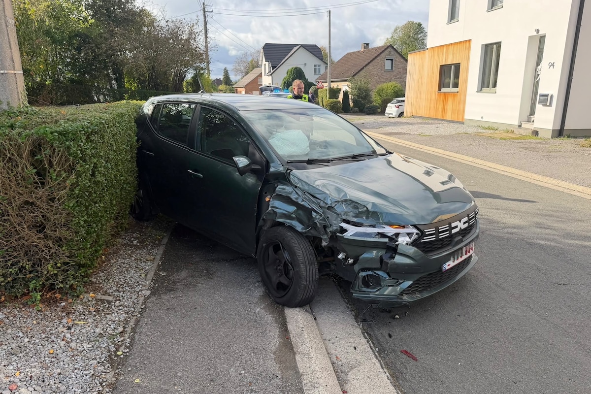 Le dépanneur Charlier a été appelé sur place pour dépanner les deux véhicules accidentés.